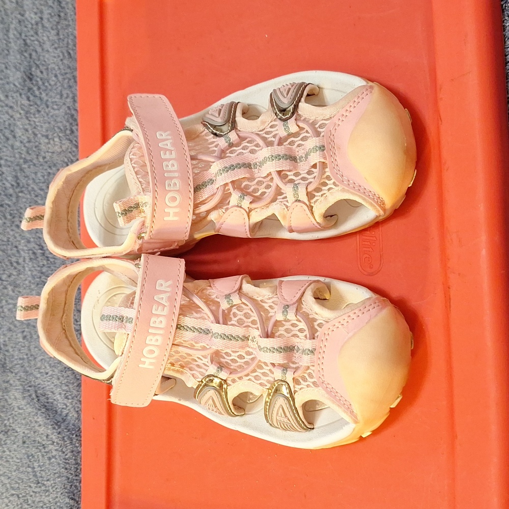 Hobibear water shoes.  Size 1.5